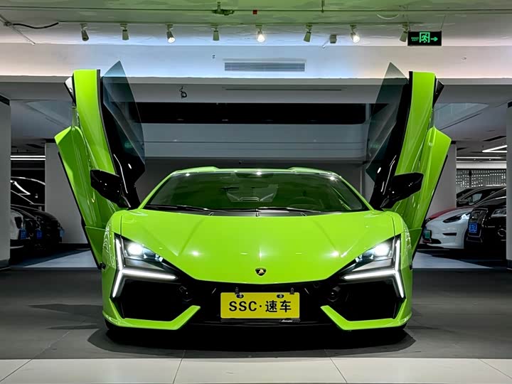 2023 Lamborghini Revuelto