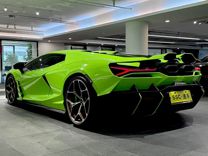 2023 Lamborghini Revuelto