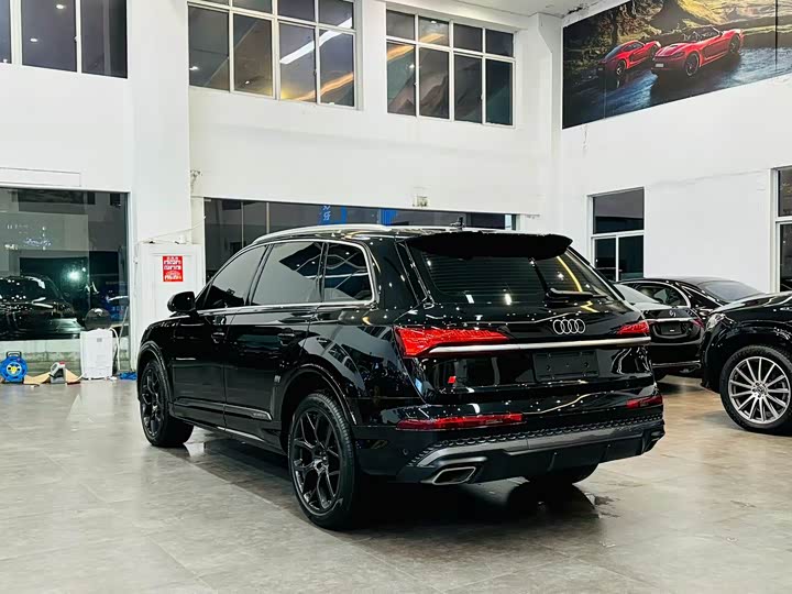Audi Q7 2025 2025款 55 TFSI quattro S line黑武士型