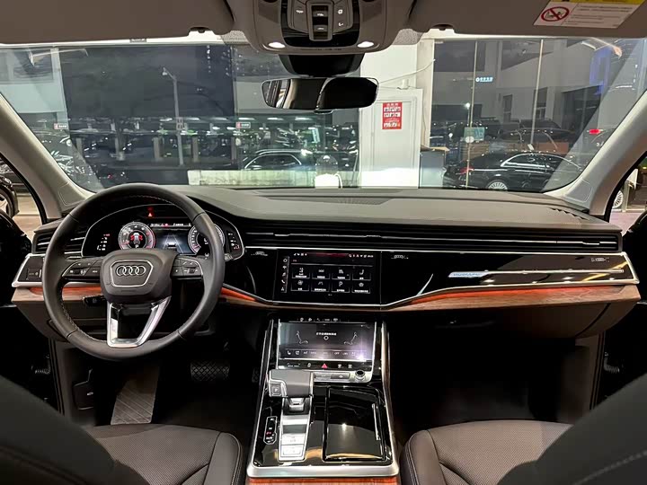 Audi Q7 2025 2025款 55 TFSI quattro S line黑武士型
