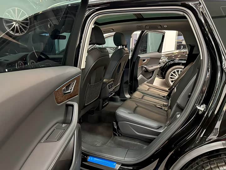 Audi Q7 2025 2025款 55 TFSI quattro S line黑武士型
