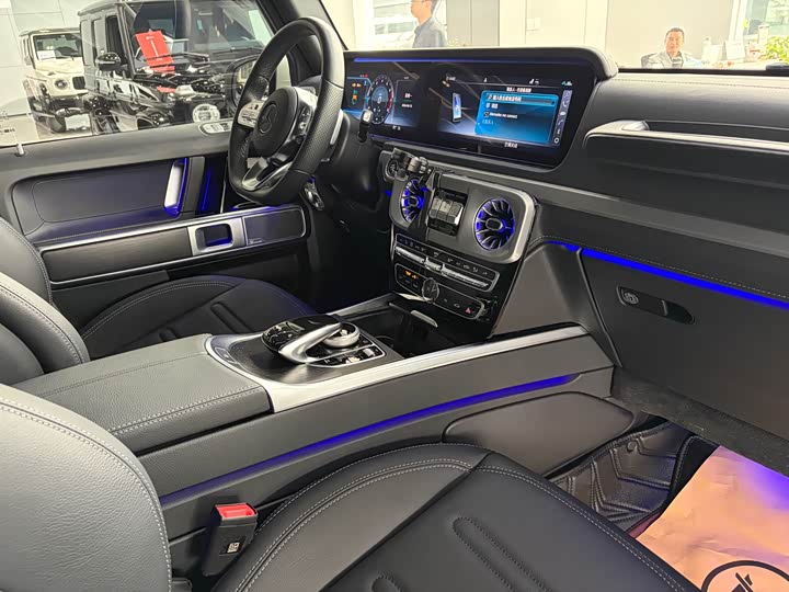 Фото 9 - Mercedes-Benz G-Class