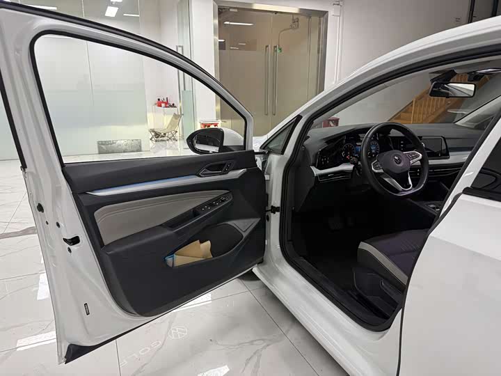 Фото 8 - Volkswagen Golf