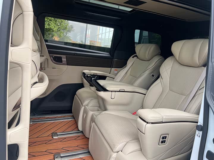 Фото 3 - Toyota Alphard
