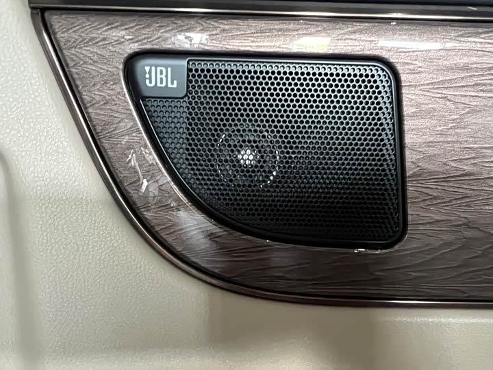 Фото 9 - Toyota Alphard