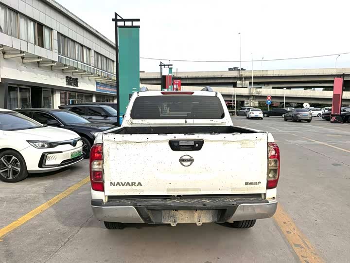 Nissan Navara 2023 2023款 2.5L 自动四驱尊贵型