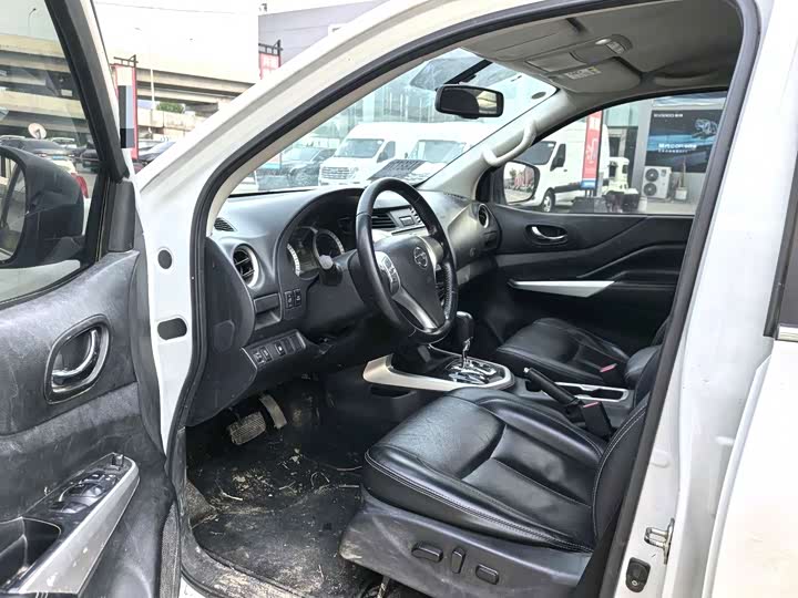Nissan Navara 2023 2023款 2.5L 自动四驱尊贵型