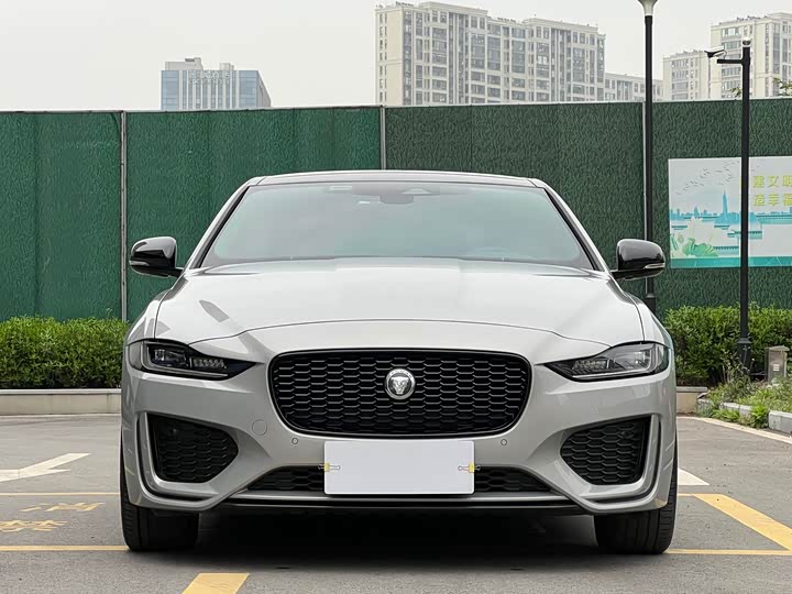 Jaguar XE L 2025 2025款 2.0T 250PS R-DYNAMIC 90周年典藏版