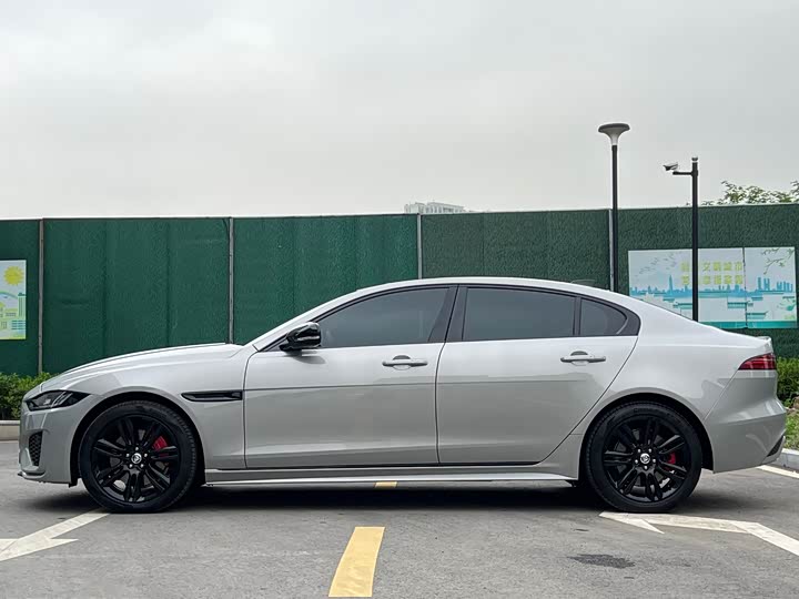 Jaguar XE L 2025 2025款 2.0T 250PS R-DYNAMIC 90周年典藏版