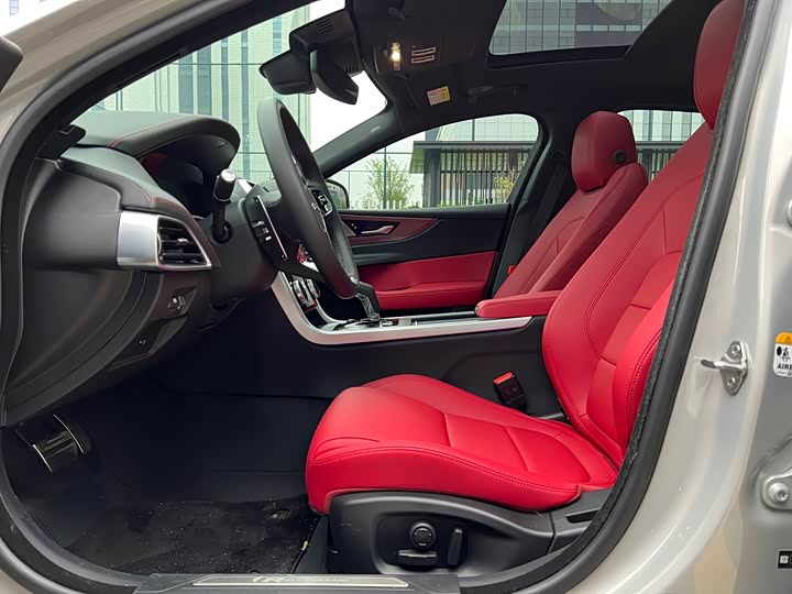 Jaguar XE L 2025 2025款 2.0T 250PS R-DYNAMIC 90周年典藏版