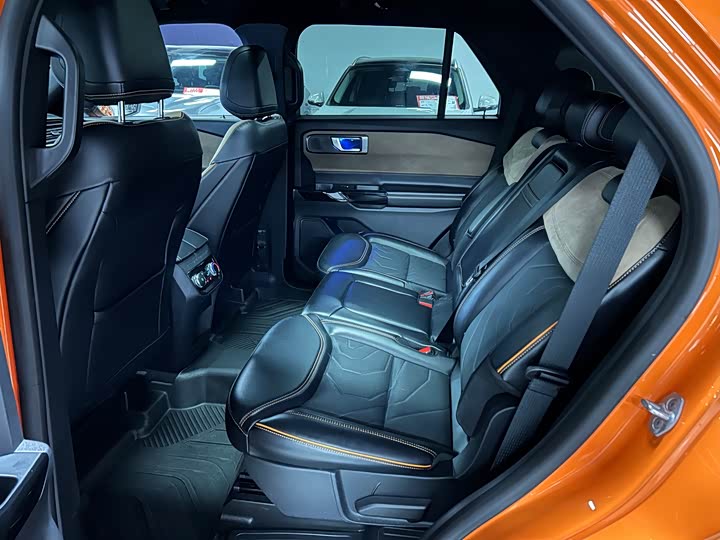 Фото 4 - Ford Explorer