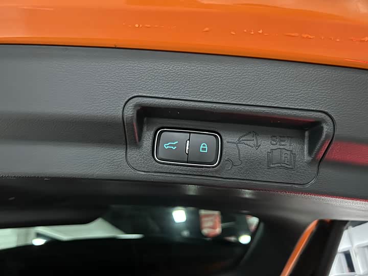 Фото 9 - Ford Explorer