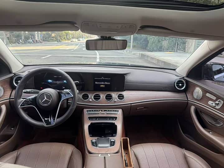 Фото 6 - Mercedes-Benz E-Class