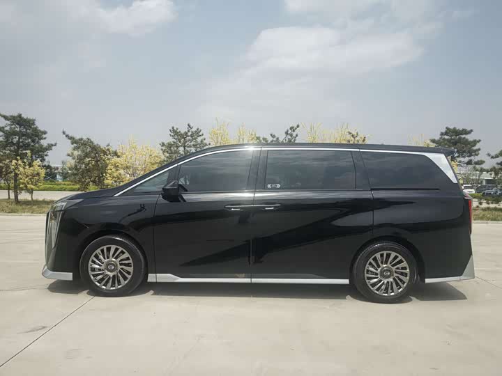 Zdjęcie 2 - GAC Trumpchi M8
