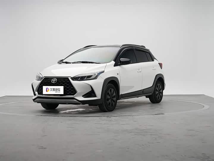 Фото 1 - Toyota Yaris L Hatchback