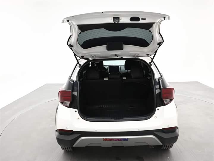 Фото 8 - Toyota Yaris L Hatchback