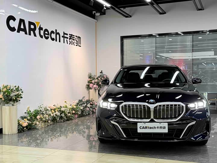 Фото 2 - BMW 5 Series