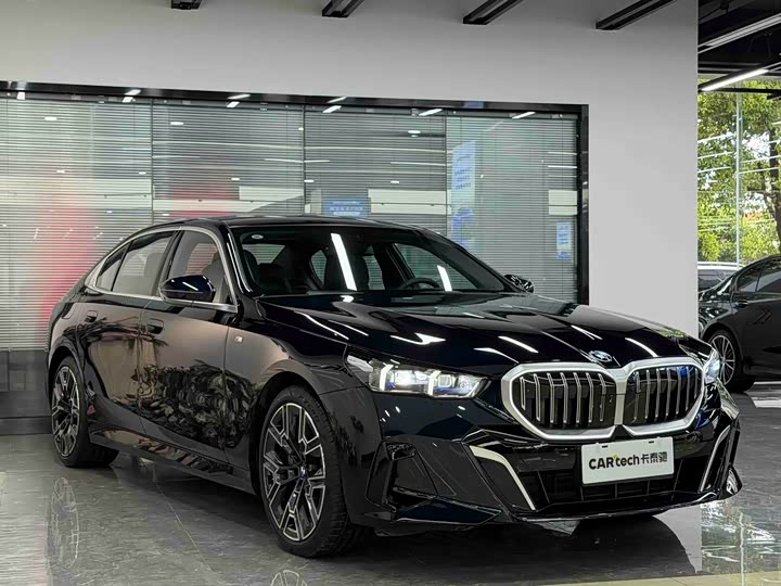 Фото 3 - BMW 5 Series