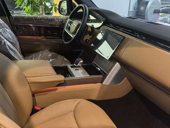 Land Rover Range Rover 2026 2026款 3.0 L6 400PS SE长轴版