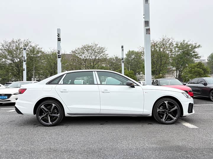 Audi A4L 2025 2025款 200万辆悦享版 40 TFSI 豪华动感型