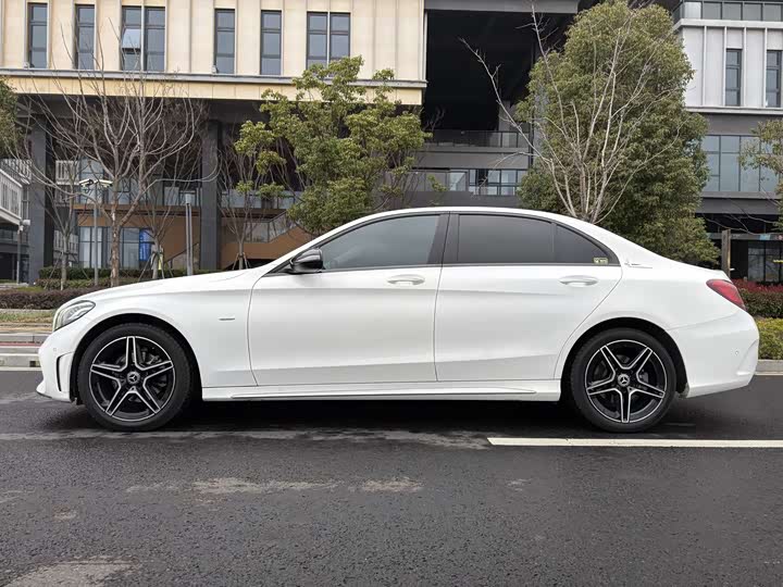 Фото 9 - Mercedes-Benz C-Class