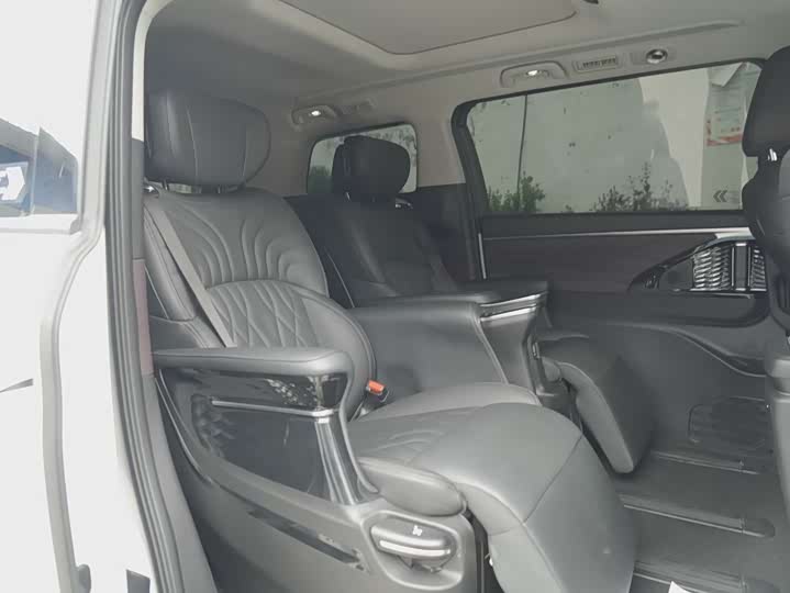 صورة 6 - GAC Trumpchi M8