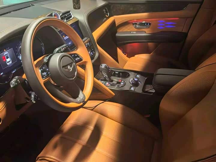 Bentley Bentayga 2024 2024款 4.0T V8 长轴距雅度版