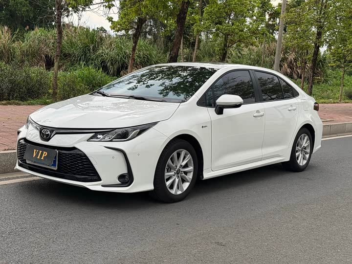 Фото 1 - Toyota Corolla