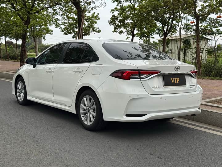 Фото 4 - Toyota Corolla