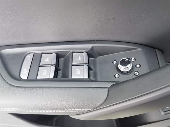 Фото 9 - Audi Q5L