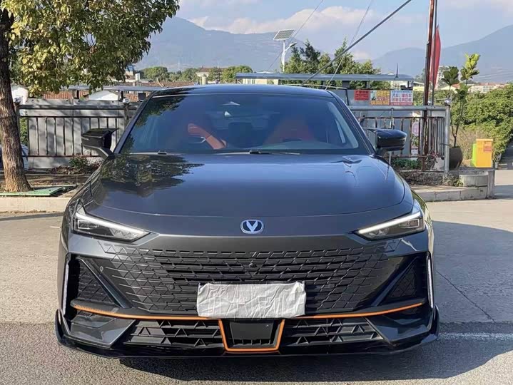 Фото 2 - Changan UNI-V