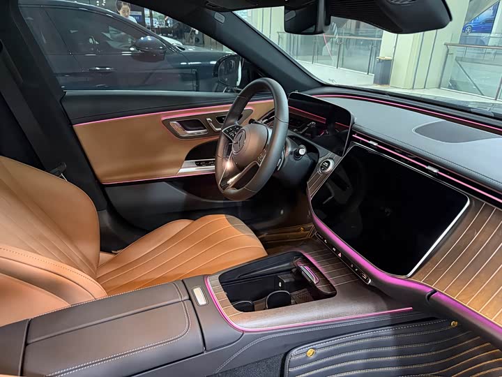 صورة 3 - Mercedes-Benz E-Class