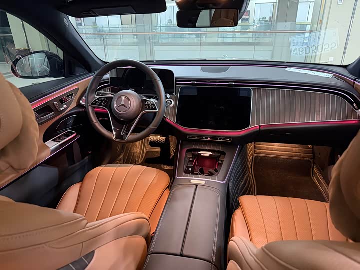 صورة 9 - Mercedes-Benz E-Class