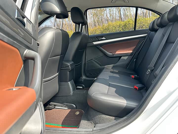 Фото 4 - Volkswagen Lavida