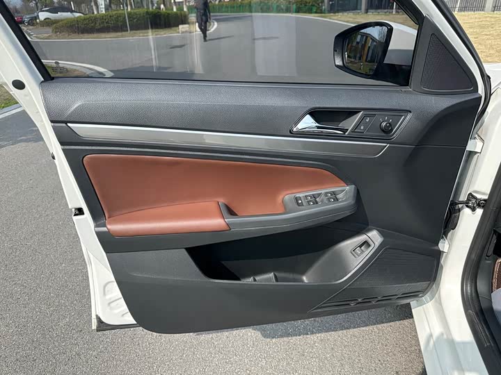 Фото 9 - Volkswagen Lavida