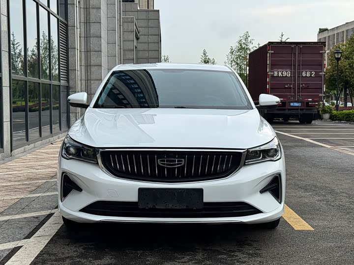 Фото 2 - Geely Emgrand