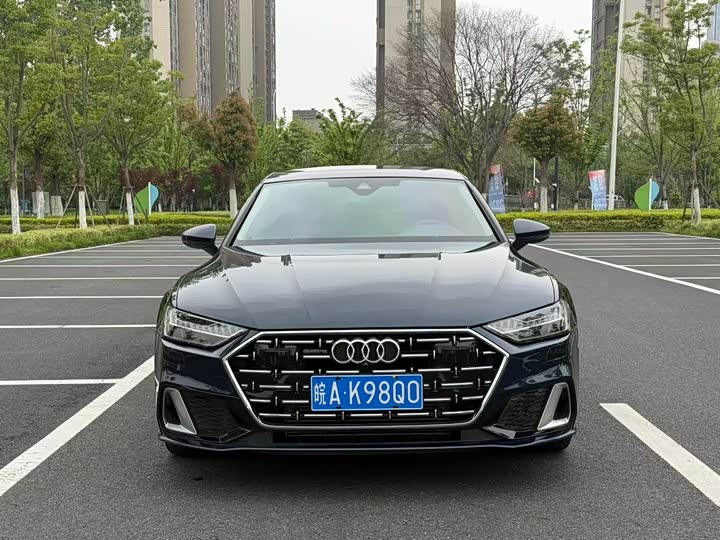 Фото 2 - Audi A7L