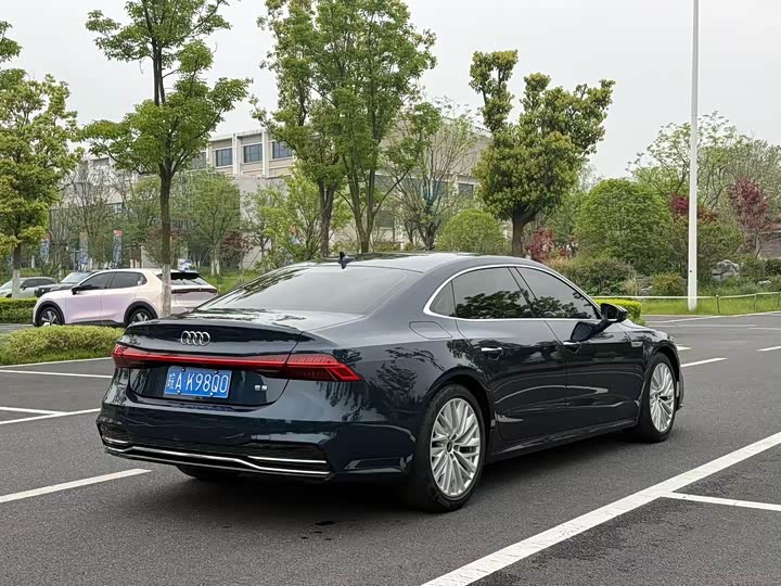 Фото 4 - Audi A7L