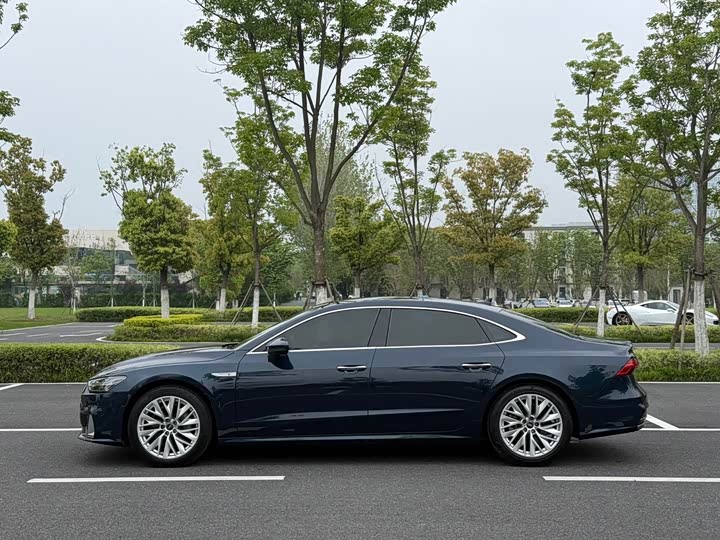 Фото 8 - Audi A7L
