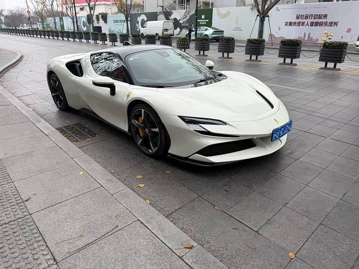 Photo 3 - Ferrari SF90