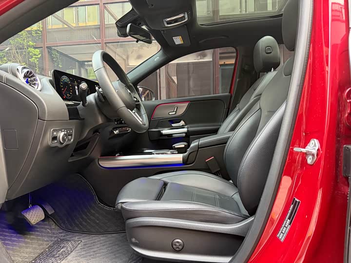 Photo 4 - Mercedes-Benz GLA-Class