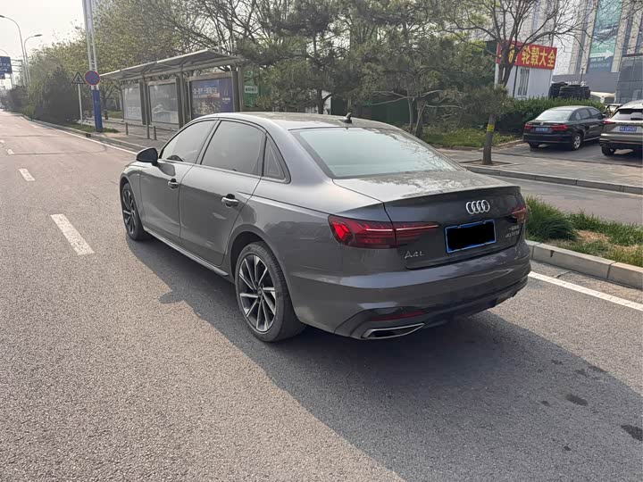 Фото 4 - Audi A4L