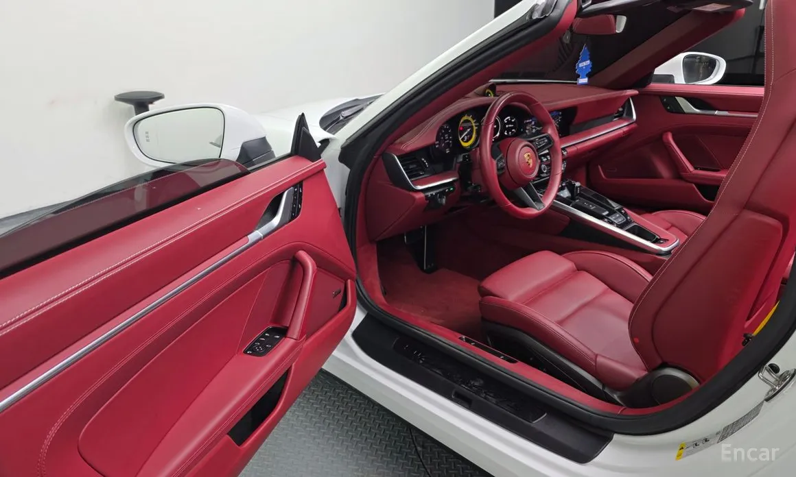 Porsche 911 2019 Carrera 4 GTS Cabriolet