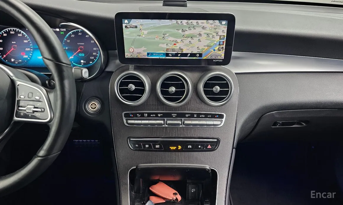 Фото 17 - Mercedes-Benz GLC-Class