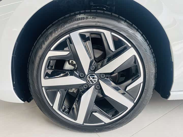 Фото 3 - Volkswagen Lamando L