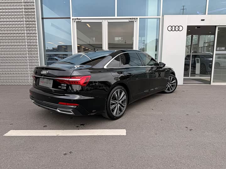 Фото 4 - Audi A6L