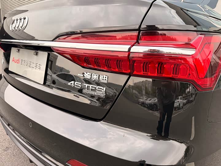 Фото 6 - Audi A6L