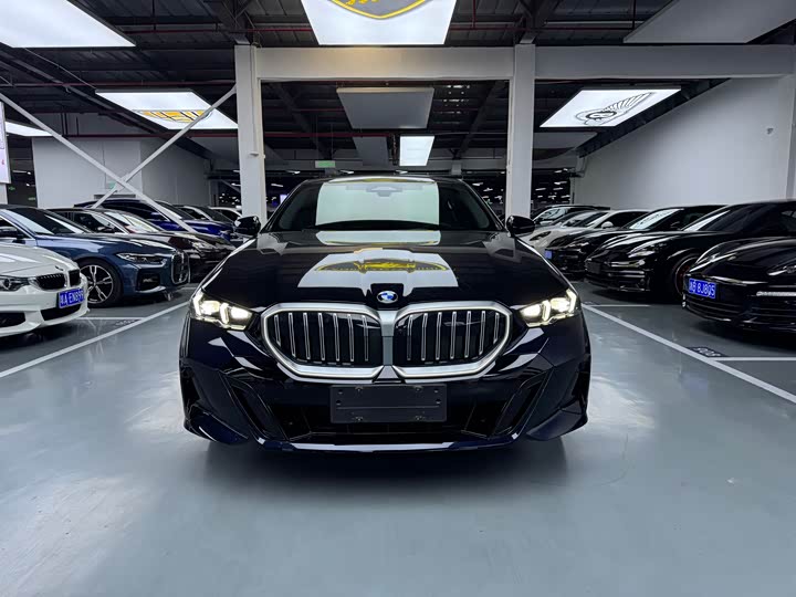 Фото 2 - BMW 5 Series