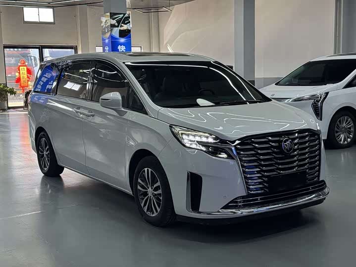 Photo 2 - Buick GL8 ES