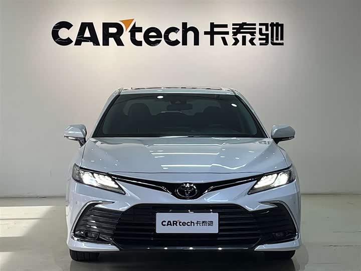 Фото 3 - Toyota Camry